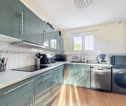 A vendre CHARMANTE MAISON 4 PIECES 85 m&sup2; jardin au calme La Ciotat