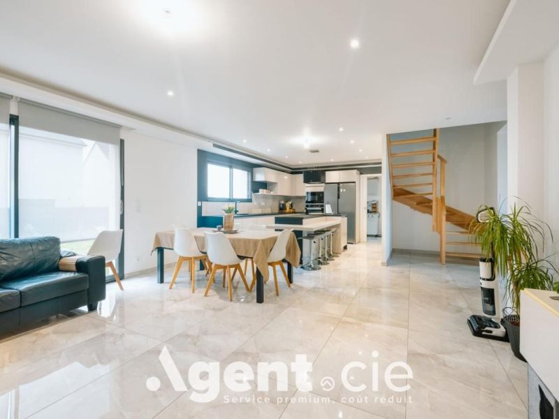 Contemporary house for rent in Bretteville-sur-Laize