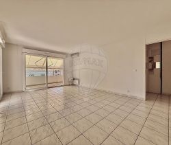 A louer APPARTEMENT DE PRESTIGE T3 70 M2 TERRASSE BORD DE MER CANNES