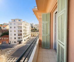 A louer APPARTEMENT T3 55 M2 BORD DE MER NICE