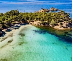 A louer APPARTEMENT T4 85 M2 TERRASSE BORD DE MER BORMES LES MIMOSAS