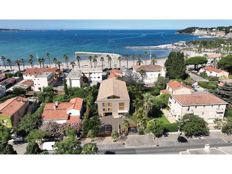 A louer APPARTEMENT DE PRESTIGE T4 120 M2 TERRASSE BORD DE MER SIX FOURS LES PLAGES
