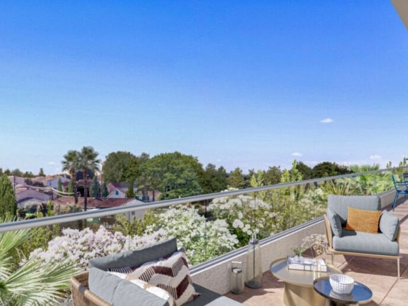 A louer APPARTEMENT DE PRESTIGE T4 84 M2 TERRASSE BORD DE MER SIX FOURS LES PLAGES