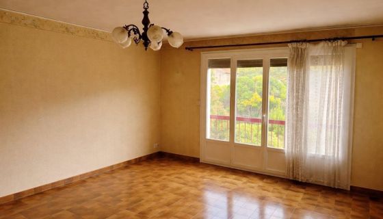 A louer APPARTEMENT T3 73 M2 BORD DE MER LA SEYNE SUR MER