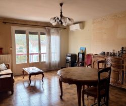 A louer APPARTEMENT T3 74 M2 BORD DE MER LA SEYNE SUR MER