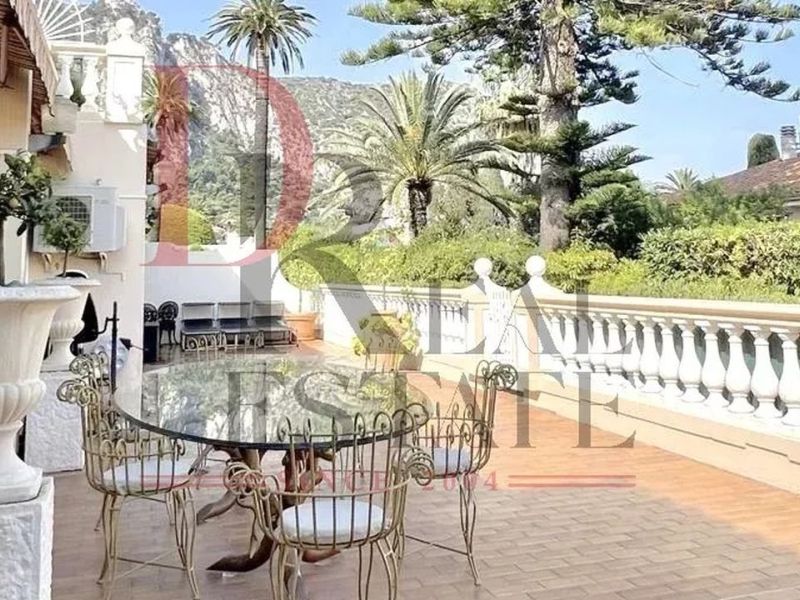 A louer APPARTEMENT DE PRESTIGE T5 158 M2 TERRASSE BORD DE MER BEAULIEU SUR MER