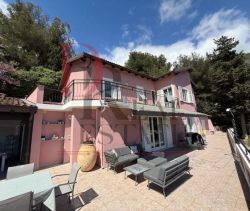 A louer MAISON  7 PIECES 125 M2 BORD DE MER MENTON