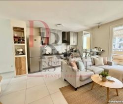 A louer APPARTEMENT T3 65 M2 TERRASSE BORD DE MER MENTON