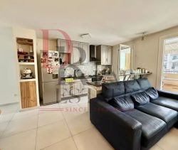 A louer APPARTEMENT T3 65 M2 TERRASSE BORD DE MER MENTON