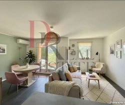 A louer APPARTEMENT DUPLEX T4 74 M2 BORD DE MER MENTON