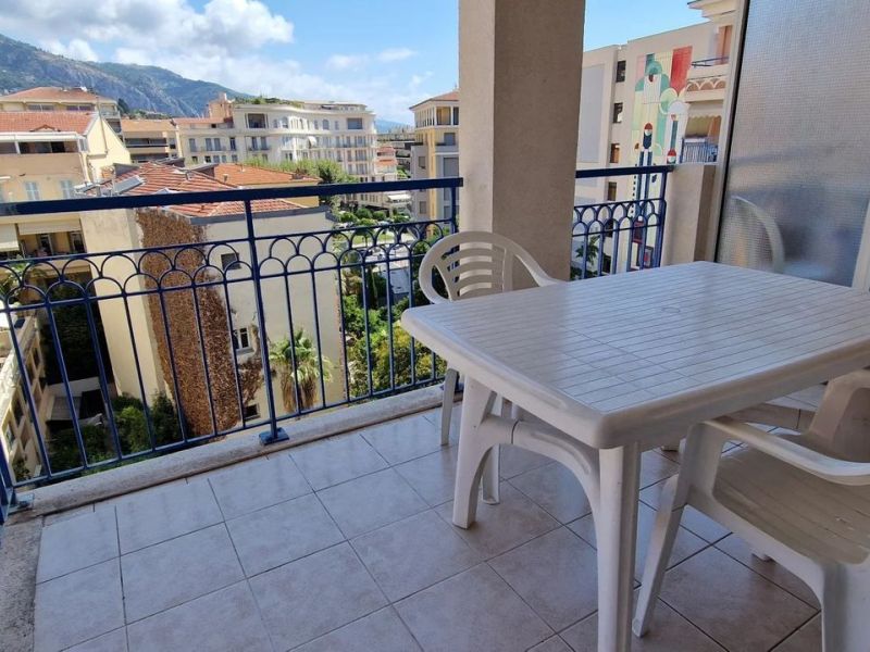 A louer APPARTEMENT T2 34 M2 TERRASSE PLAGE à PIED MENTON
