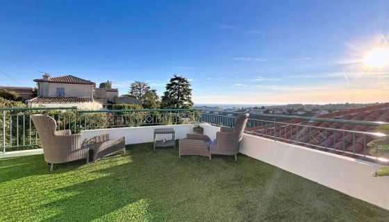 A louer APPARTEMENT T3 79 M2 TERRASSE VUE MER NICE