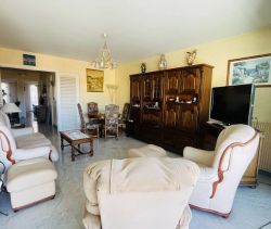 A louer APPARTEMENT T3 75 M2 TERRASSE BORD DE MER MENTON