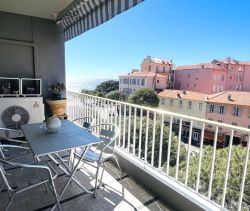 A louer APPARTEMENT T3 75 M2 TERRASSE BORD DE MER MENTON
