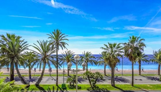A louer APPARTEMENT DE PRESTIGE T3 65 M2 TERRASSE PIEDS DANS L'EAU NICE