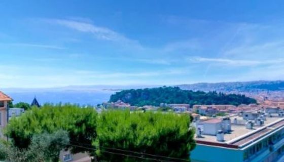 A louer APPARTEMENT DE PRESTIGE T3 62 M2 TERRASSE BORD DE MER NICE