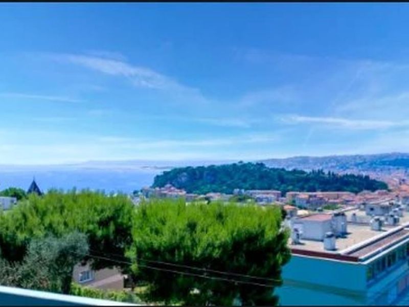 A louer APPARTEMENT DE PRESTIGE T3 62 M2 TERRASSE BORD DE MER NICE