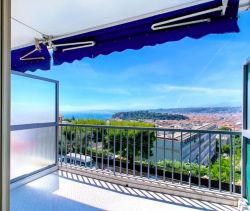 A louer APPARTEMENT DE PRESTIGE T3 62 M2 TERRASSE BORD DE MER NICE