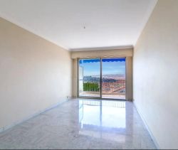 A louer APPARTEMENT DE PRESTIGE T3 62 M2 TERRASSE BORD DE MER NICE