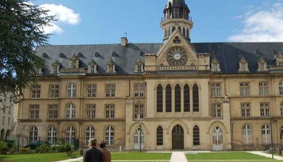 A louer APPARTEMENT T5 152 M2  CAEN