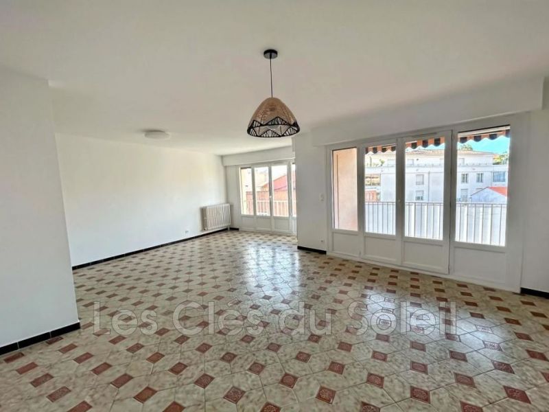 A louer APPARTEMENT T3 81 M2 TERRASSE BORD DE MER BANDOL