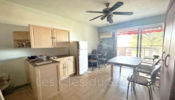 A louer STUDIO  23 M2 TERRASSE BORD DE MER BANDOL