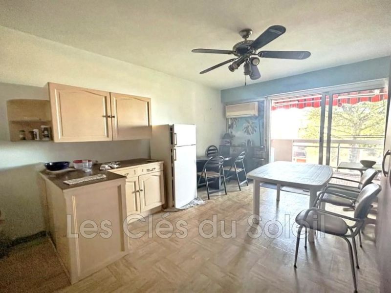 A louer STUDIO  23 M2 TERRASSE BORD DE MER BANDOL