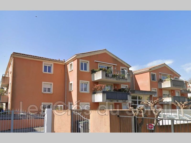 A louer APPARTEMENT T3 77 M2 BORD DE MER LA SEYNE SUR MER