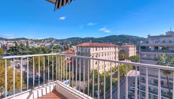 A louer APPARTEMENT T3 67 M2 BORD DE MER CANNES