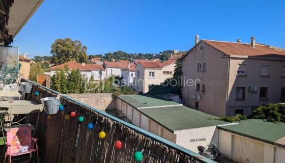 A louer APPARTEMENT T3 64 M2 BORD DE MER TOULON