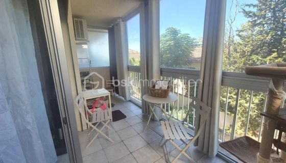 A louer APPARTEMENT T3 56 M2 BORD DE MER TOULON