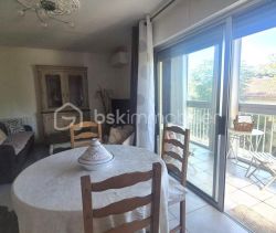 A louer APPARTEMENT T3 56 M2 BORD DE MER TOULON