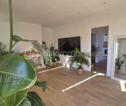 A louer APPARTEMENT T3 78 M2 BORD DE MER TOULON