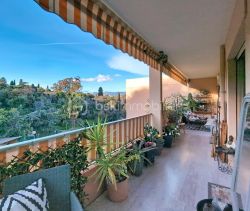 A louer APPARTEMENT T2 47 M2 TERRASSE BORD DE MER CANNES