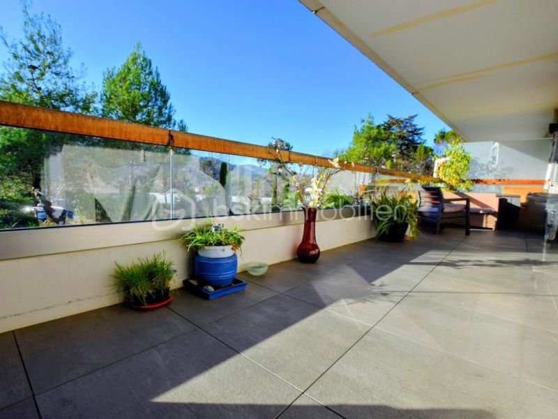 A louer APPARTEMENT DE PRESTIGE T3 63 M2 TERRASSE BORD DE MER CANNES