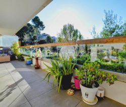 A louer APPARTEMENT DE PRESTIGE T3 63 M2 TERRASSE BORD DE MER CANNES