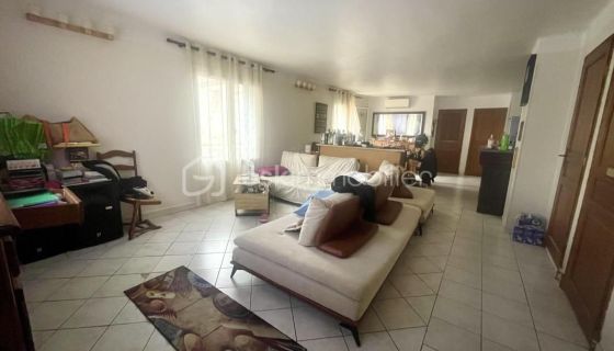 A louer APPARTEMENT T5 100 M2 BORD DE MER LA SEYNE SUR MER