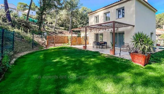 A louer MAISON  5 PIECES 140 M2  GREASQUE