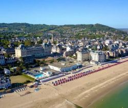 A louer MAISON  DE MAîTRE BORD DE MER HOULGATE