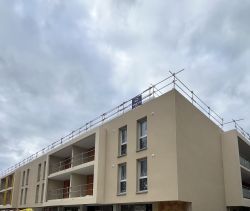 A vendre APPARTEMENT  90 M2 TERRASSE BORD DE MER SIX FOURS LES PLAGES