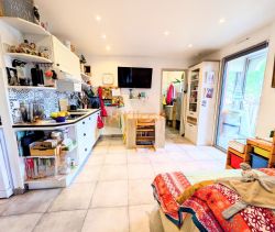 A louer STUDIO  19 M2 BORD DE MER MANDELIEU LA NAPOULE COMMERCES MER