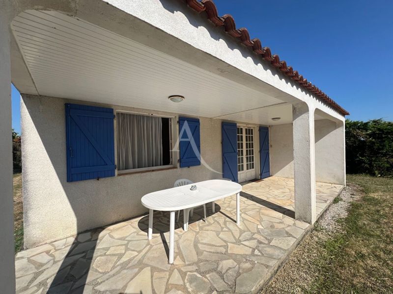 For sale: 3-room house, 55 m², Le Bernard