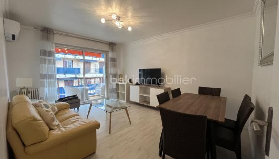 A louer APPARTEMENT T3 60 M2 TERRASSE BORD DE MER VALLAURIS