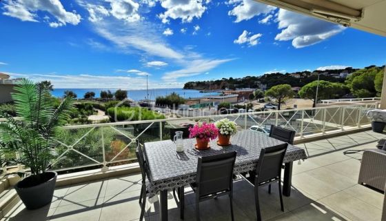 A louer APPARTEMENT DE PRESTIGE T4 95 M2 TERRASSE PIEDS DANS L'EAU CARRY LE ROUET