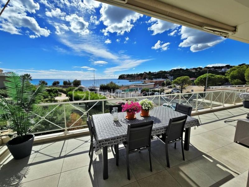 A louer APPARTEMENT DE PRESTIGE T4 95 M2 TERRASSE PIEDS DANS L'EAU CARRY LE ROUET