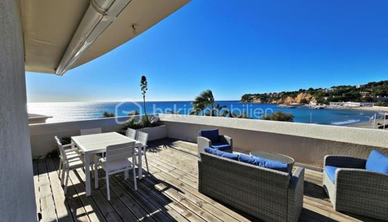 A louer APPARTEMENT DE PRESTIGE T3 89 M2 TERRASSE PIEDS DANS L'EAU CARRY LE ROUET