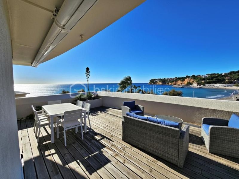 A louer APPARTEMENT DE PRESTIGE T3 89 M2 TERRASSE PIEDS DANS L'EAU CARRY LE ROUET