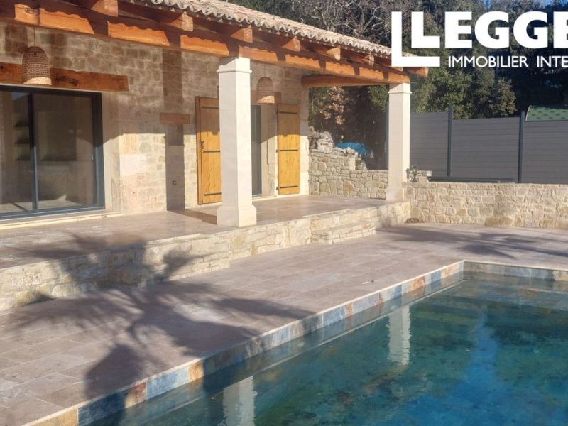 For rent: 9-room house, 151 m², Saint-André-de-Roquepertuis