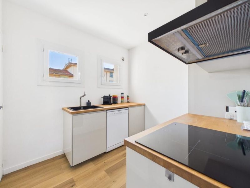 A louer APPARTEMENT T4 82 M2 BORD DE MER AJACCIO