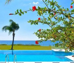 A vendre PENTHOUSE DE PRESTIGE  400 M2 PIEDS DANS L'EAU ASTROS